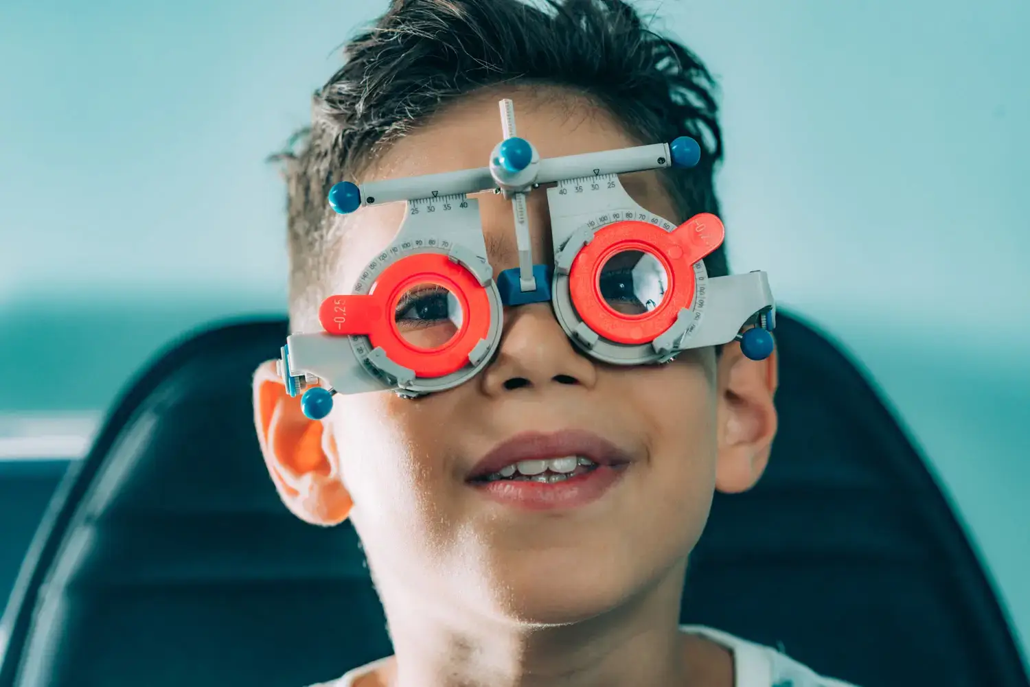 Augenscreening bei einem Kind in der Eyestyle-Filiale