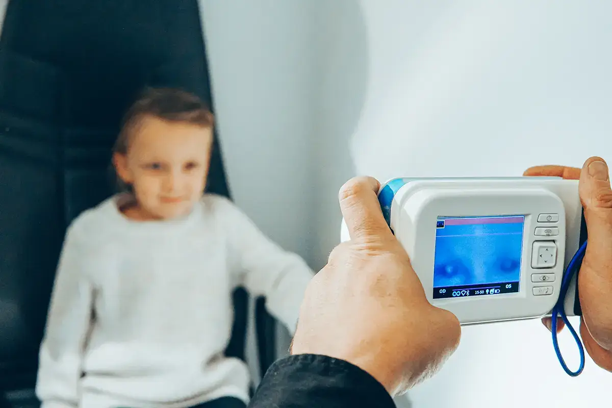 Berührungsloses Augenscreening mit dem Videorefraktometer
